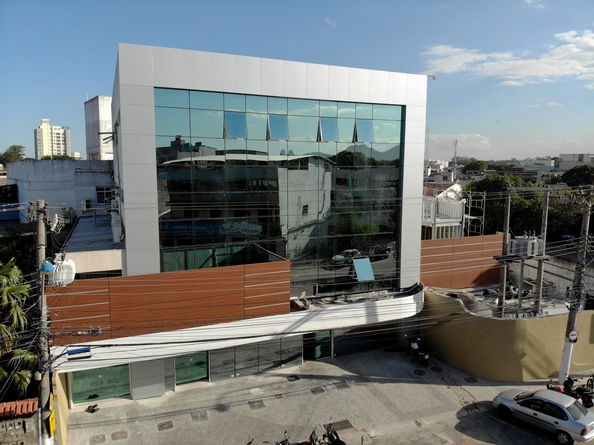 Steel-frame extension of Hospital São Luiz, Vila Velha
